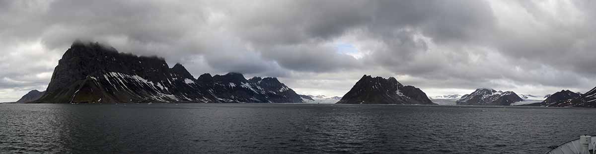 41 - Noruega - islas Svalbard - isla de Spitsbergen - fiordo Hornsund - panoramica